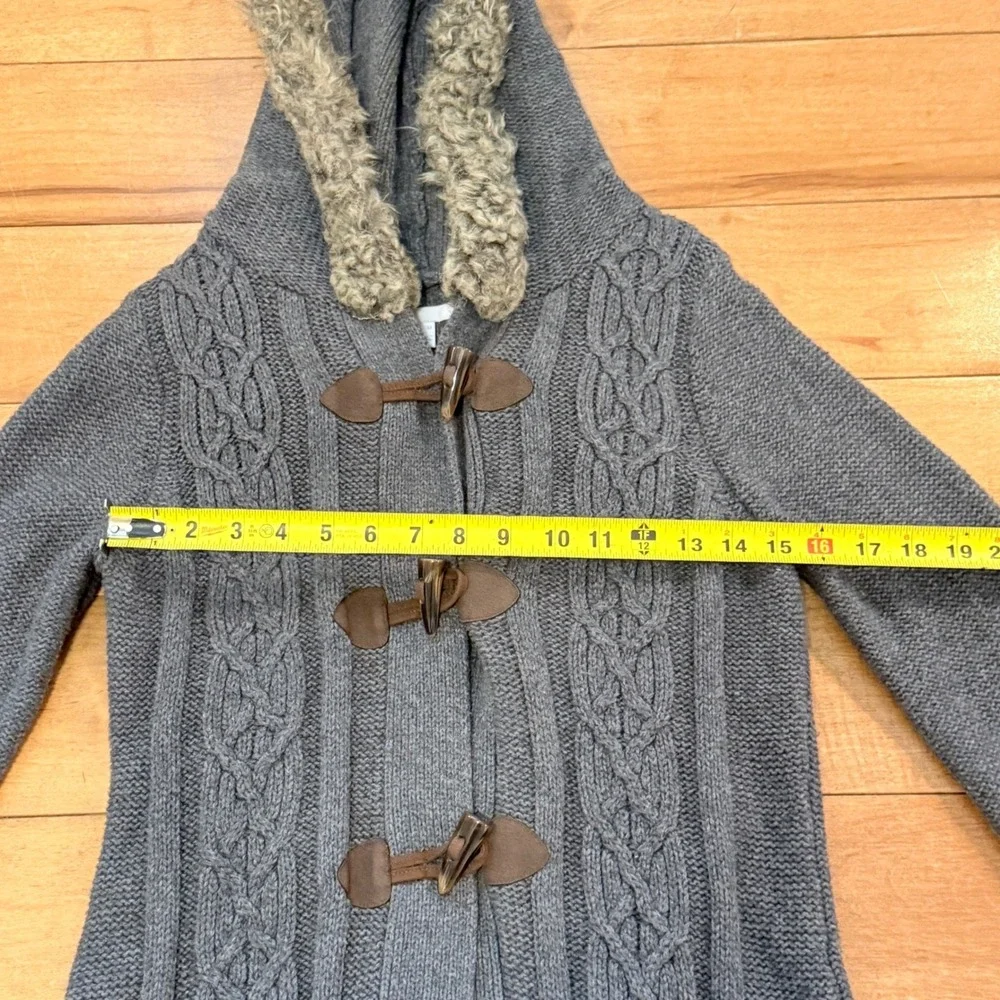 Old Navy Grey Cable Knit Toggle Cardigan Hooded Faux Fur Trim Sweater Womens‎ M
